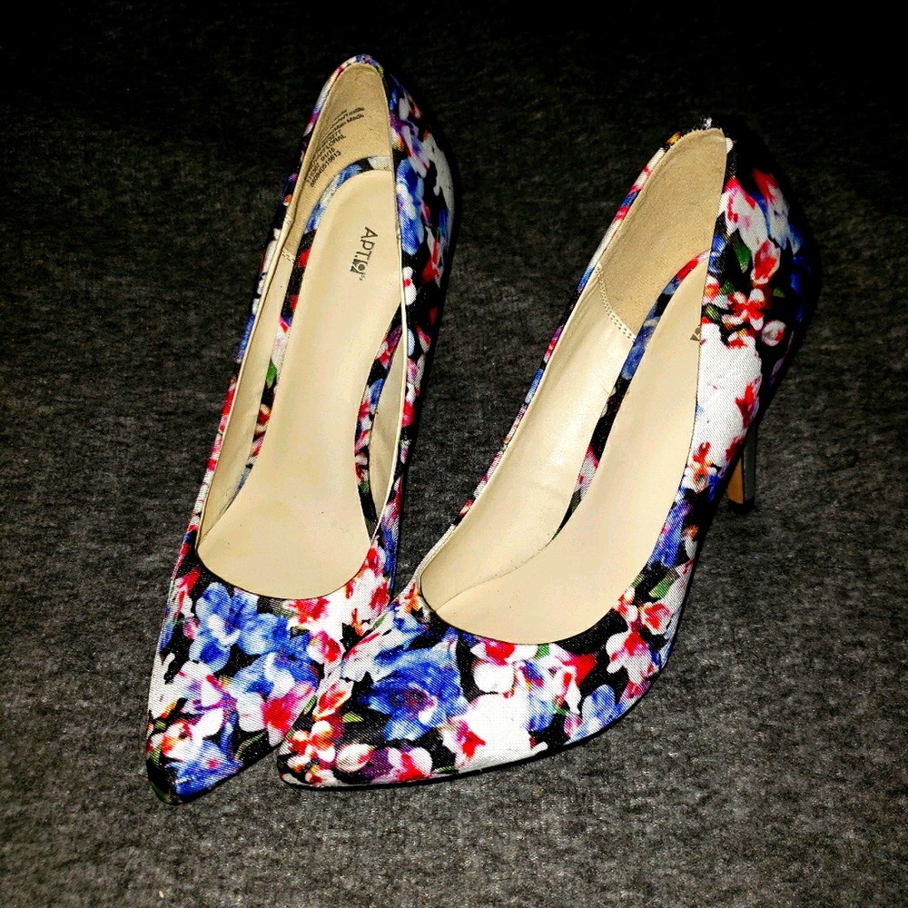 Floral/multi color, Apt 9 pump.